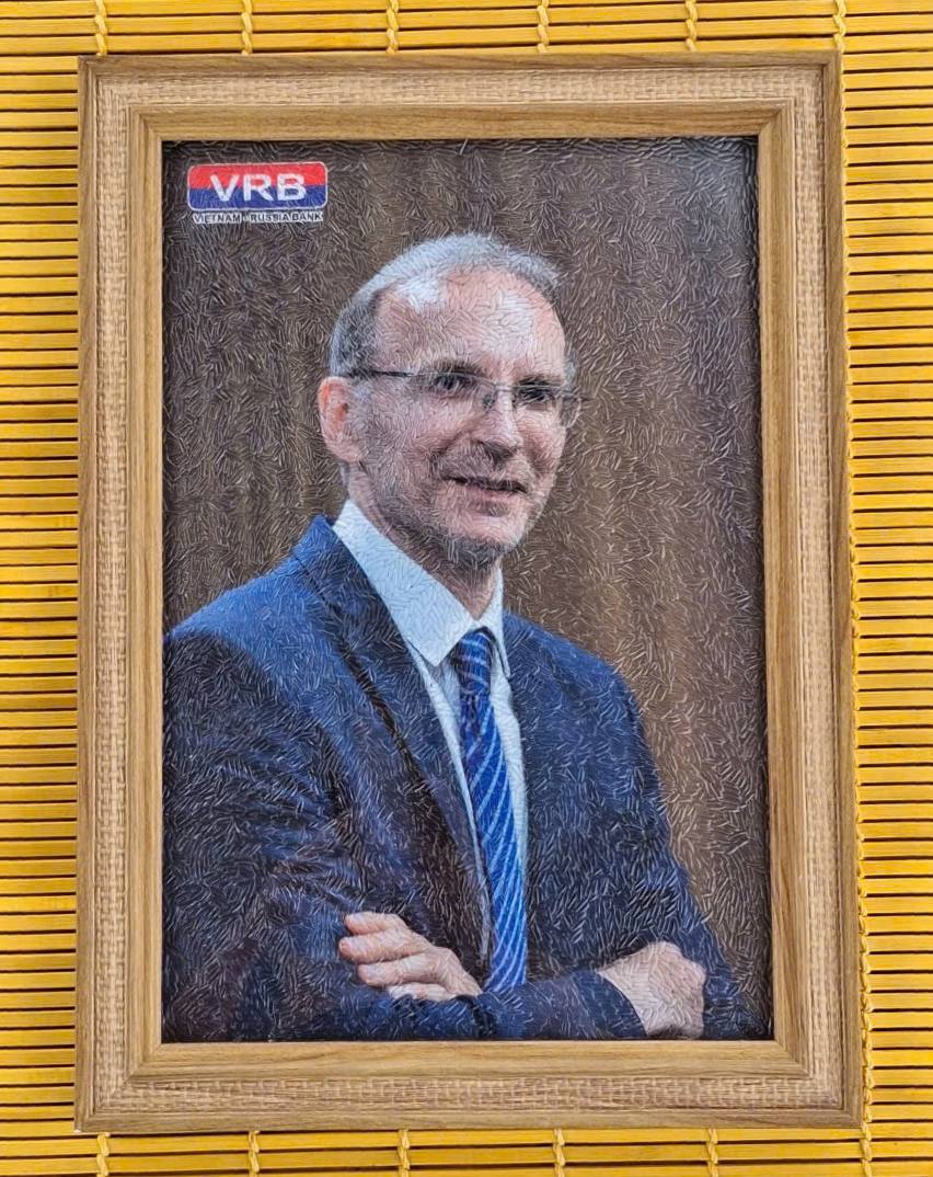 Tranh Gạo M&agrave;u Ch&acirc;n Dung Nh&acirc;n Sự