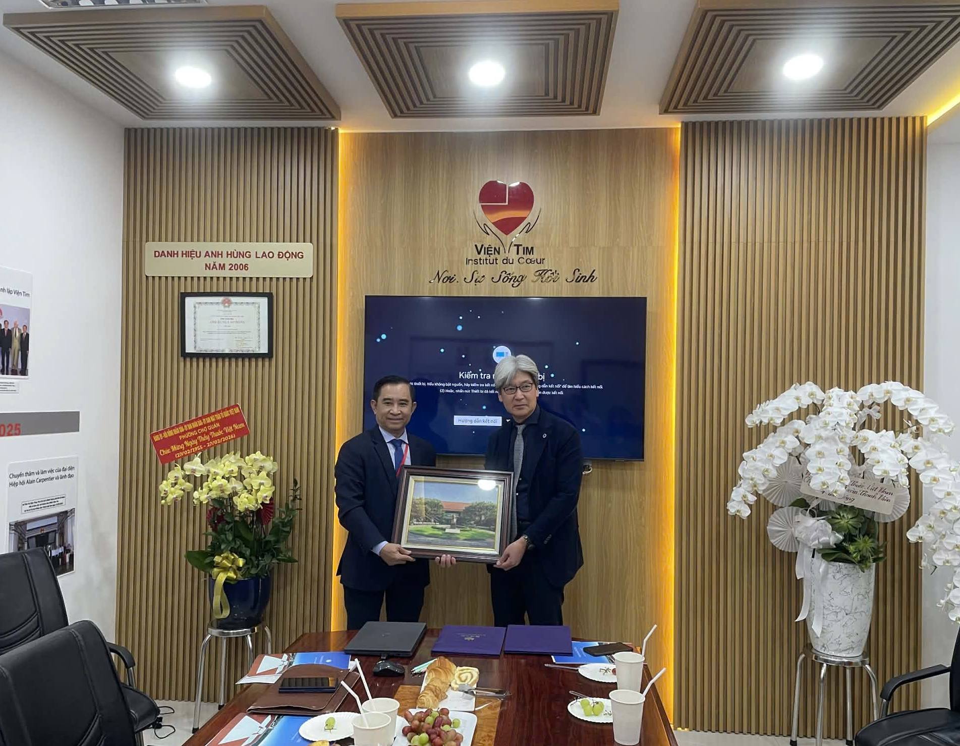 Tranh Ngoại Giao Đối T&aacute;c, Ch&iacute;nh Phủ, Doanh Nghiệp