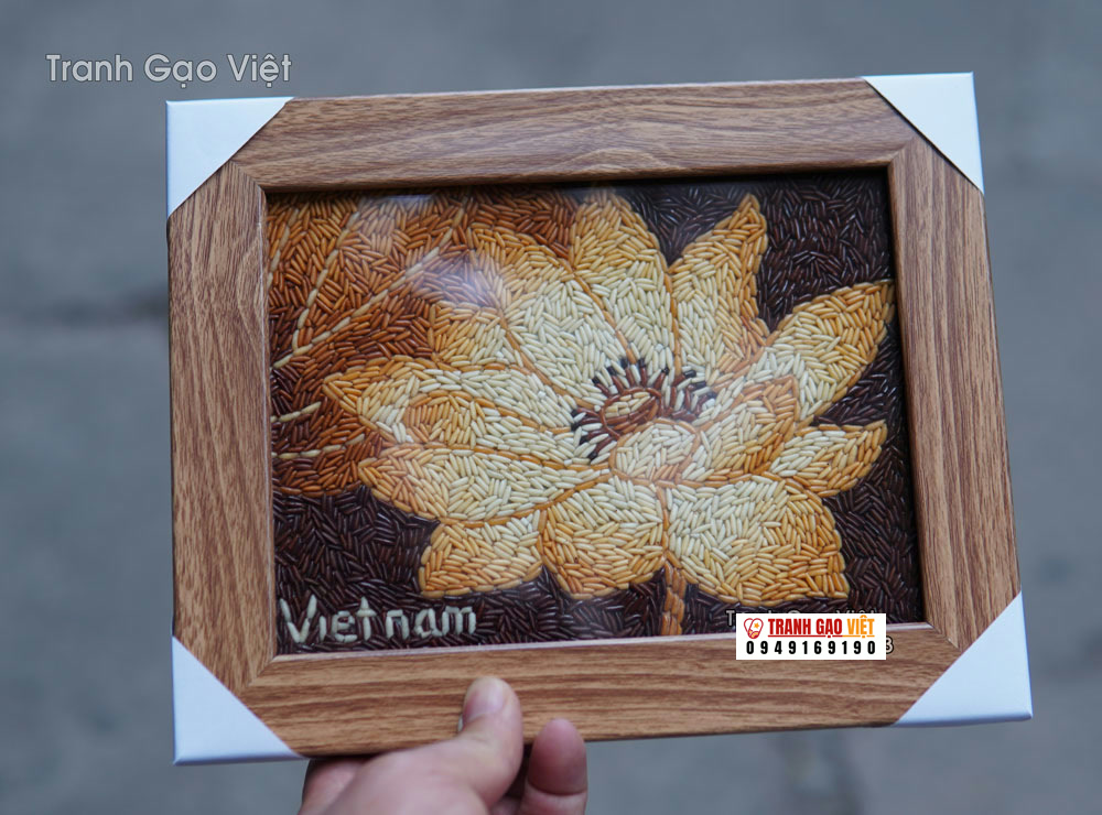 Tranh gạo hoa sen để bàn