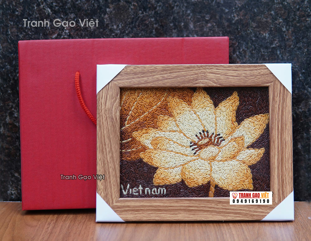 Tranh gạo hoa sen để bàn
