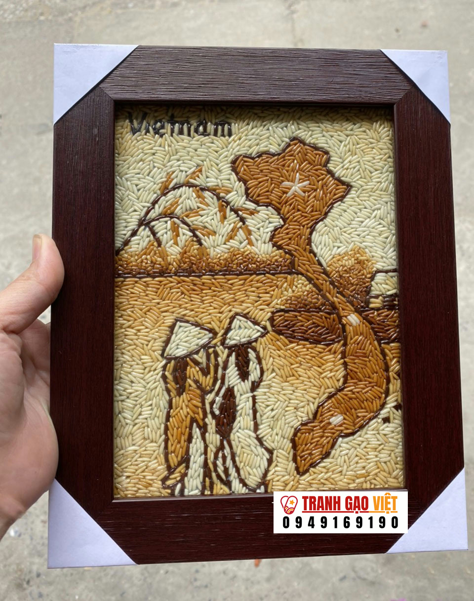tranh cô gái và bản đồ việt nam
