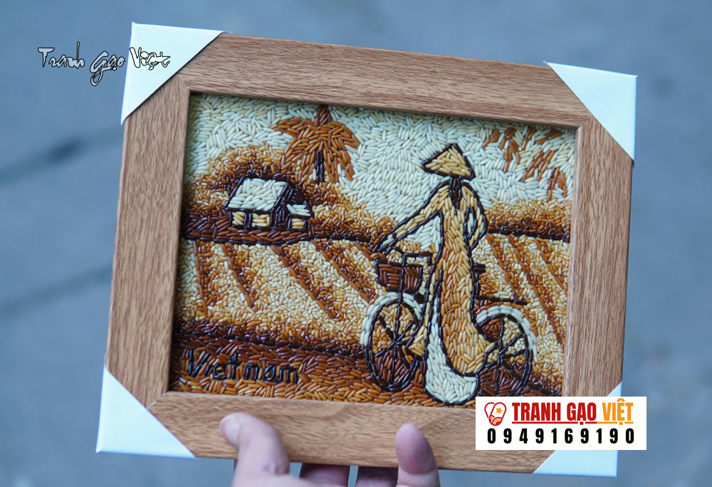 Tranh gạo áo dài để bàn