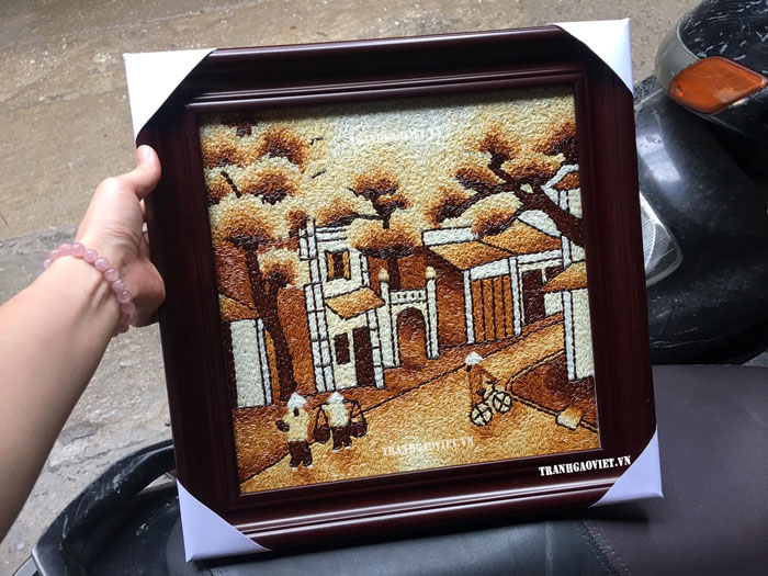 Tranh gạo Phố Cổ Hà Nội là một trong những mẫu tranh về địa danh Việt Nam đặc trưng kích thước nhỏ gọn thích hợp làm quà tặng