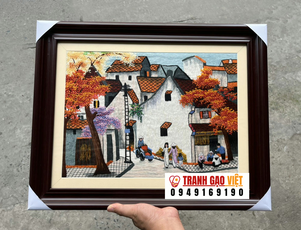 Tranh thêu tay truyền thống