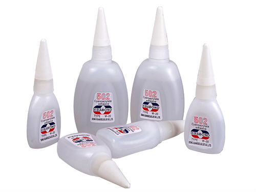 Keo 502 và kéo sữa sử dụng làm tranh gạo