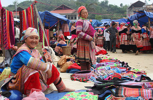 Đồ thổ cẩm của các dân tộc chợ Sapa