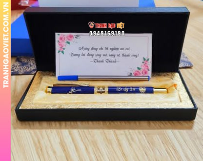 Đặc điểm của Quà Tặng Chia Tay Đồng Nghiệp Nước Ngoài