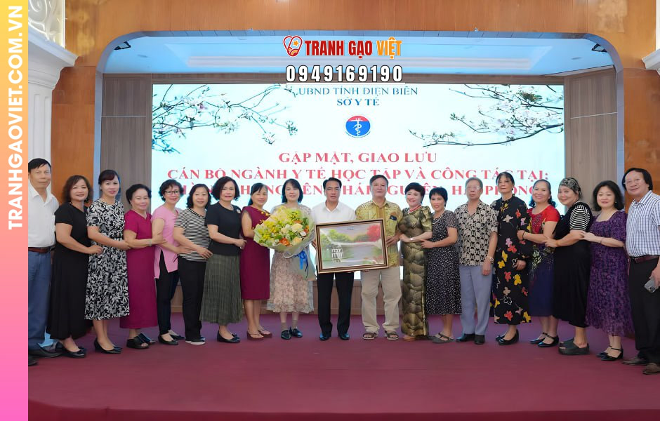Tranh Đại Việt Đồng Hành Cùng Cán Bộ Ngành Y Tế Sở tỉnh Điện Biện