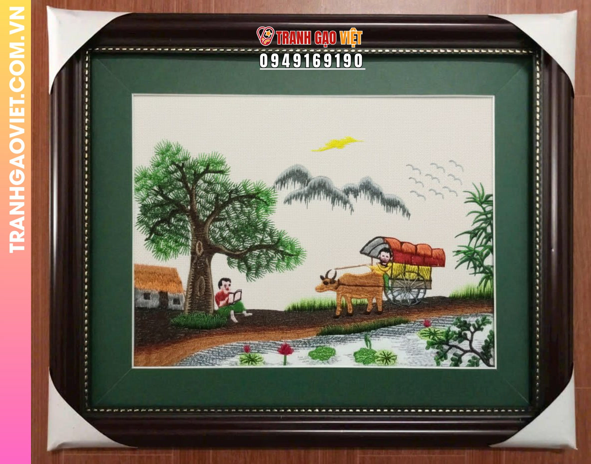 Tranh Thêu Phong Cảnh Làng Quê Và Cậu Bé Đọc Sách