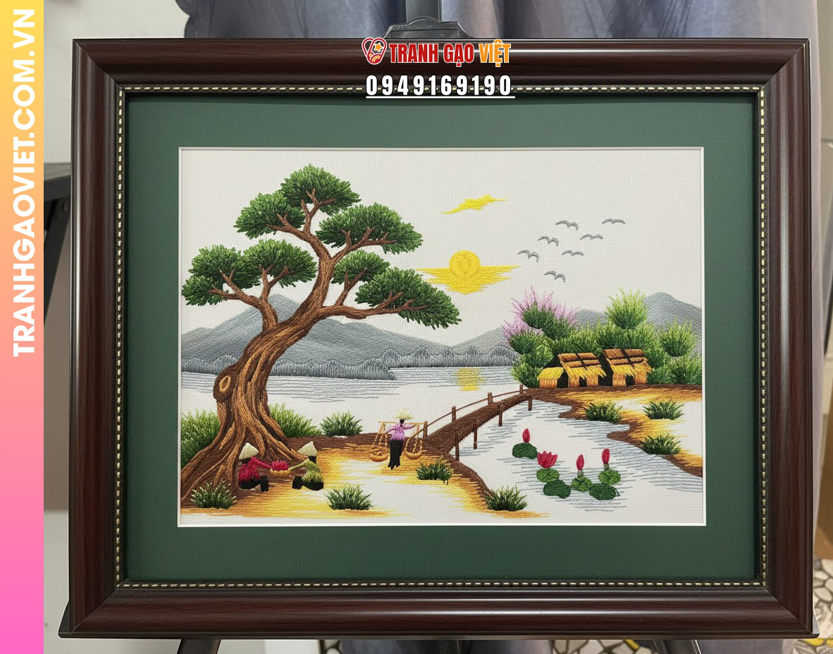 Tranh Thêu Phong Cảnh Làng Quê Dưới Gốc Đa Cổ Thụ