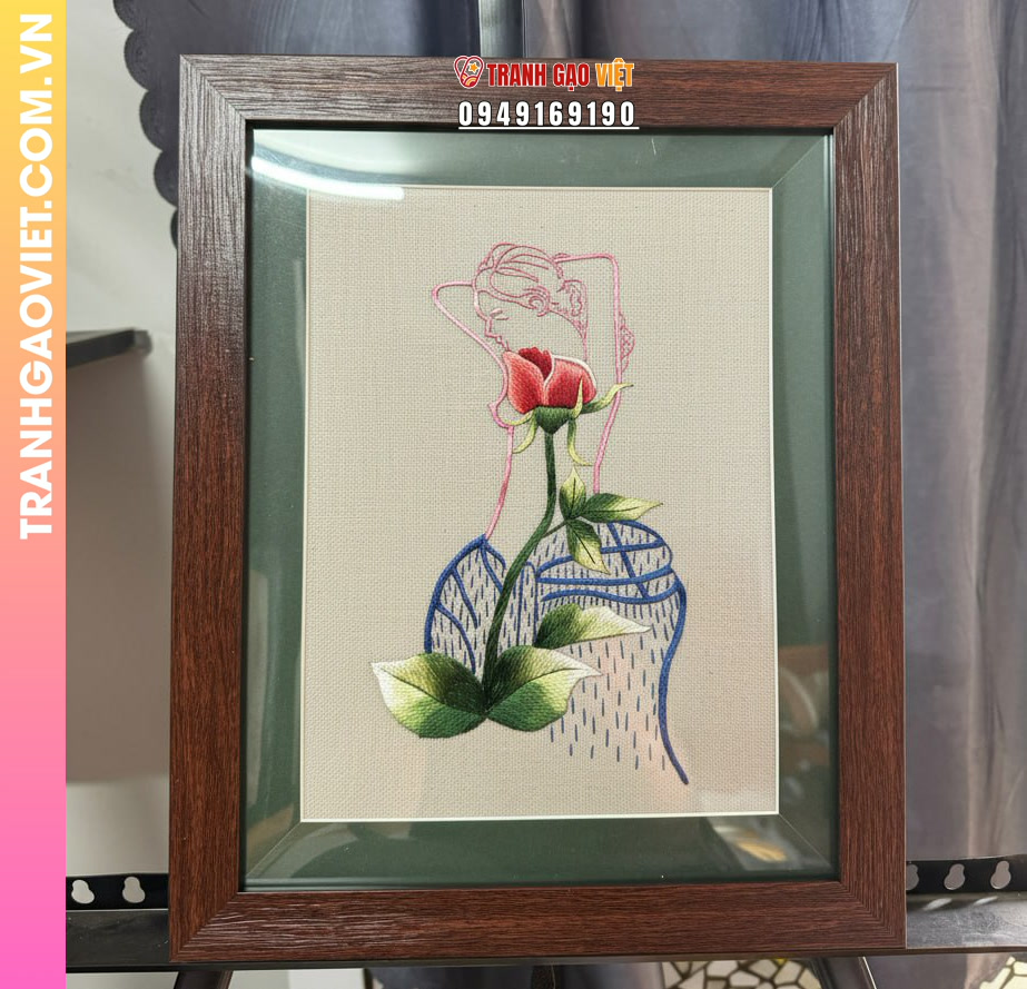 Tranh Thêu Phác Họa Cô Gái Và Hoa Hồng Nghệ Thuật