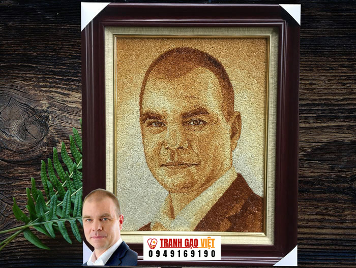 Quà tặng người nước ngoài tranh chân dung đặt của Hà Nội IEC Hình ảnh Quà tặng người nước ngoài tranh chân dung đặt của Hà Nội IEC - Ảnh thực tế sản phẩm Tranh Gạo