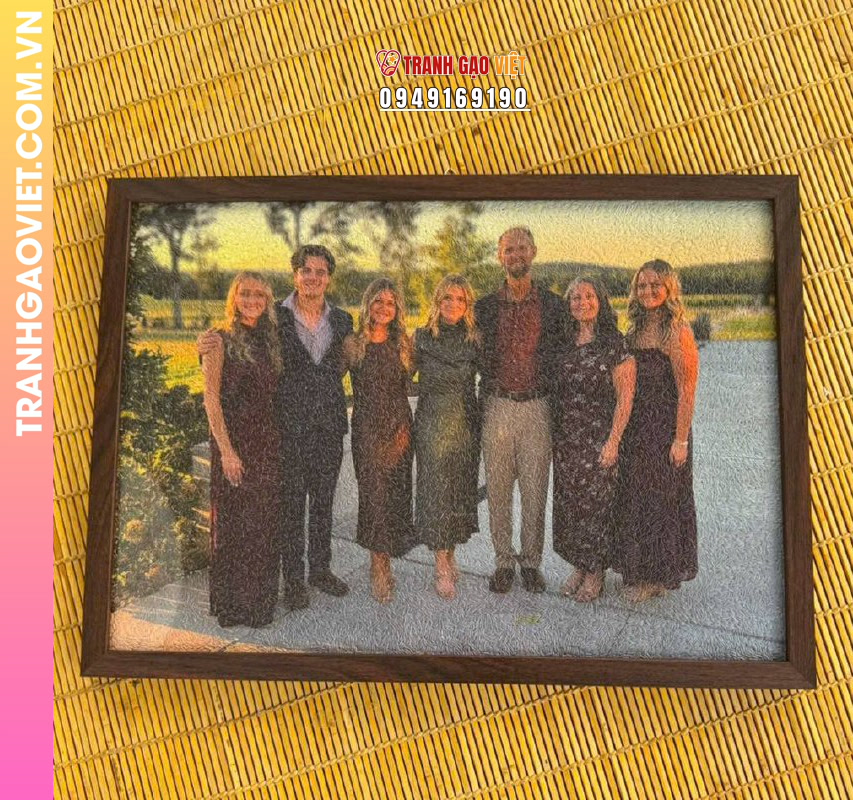 Tranh gạo màu Nhóm Bạn Người Châu Âu