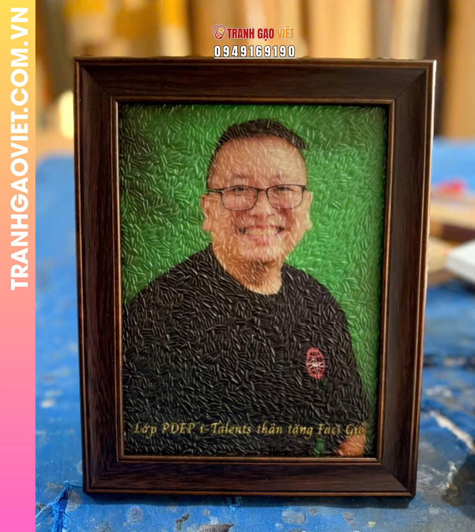 Tranh gạo chân dung lớp PDEP i-Talents thân tặng Fact Gió