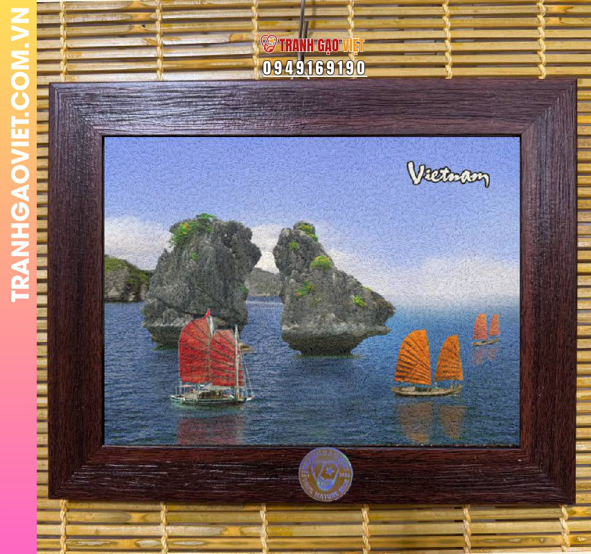 Tranh gạo Hòn Trống Mái bên Vịnh Hạ Long