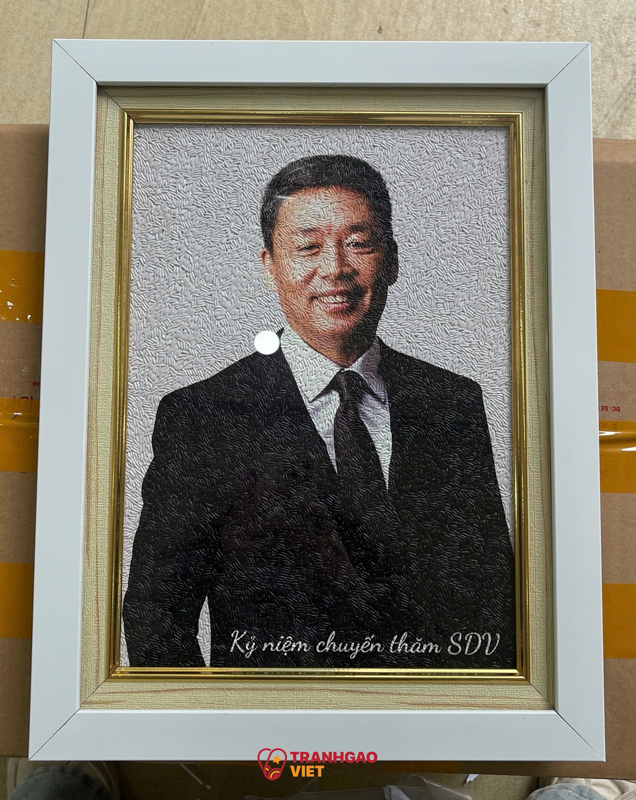 Tranh Gạo Chân Dung Khắc Sắc Hình ảnh Tranh Gạo Chân Dung Khắc Sắc - Ảnh thực tế sản phẩm Tranh Gạo