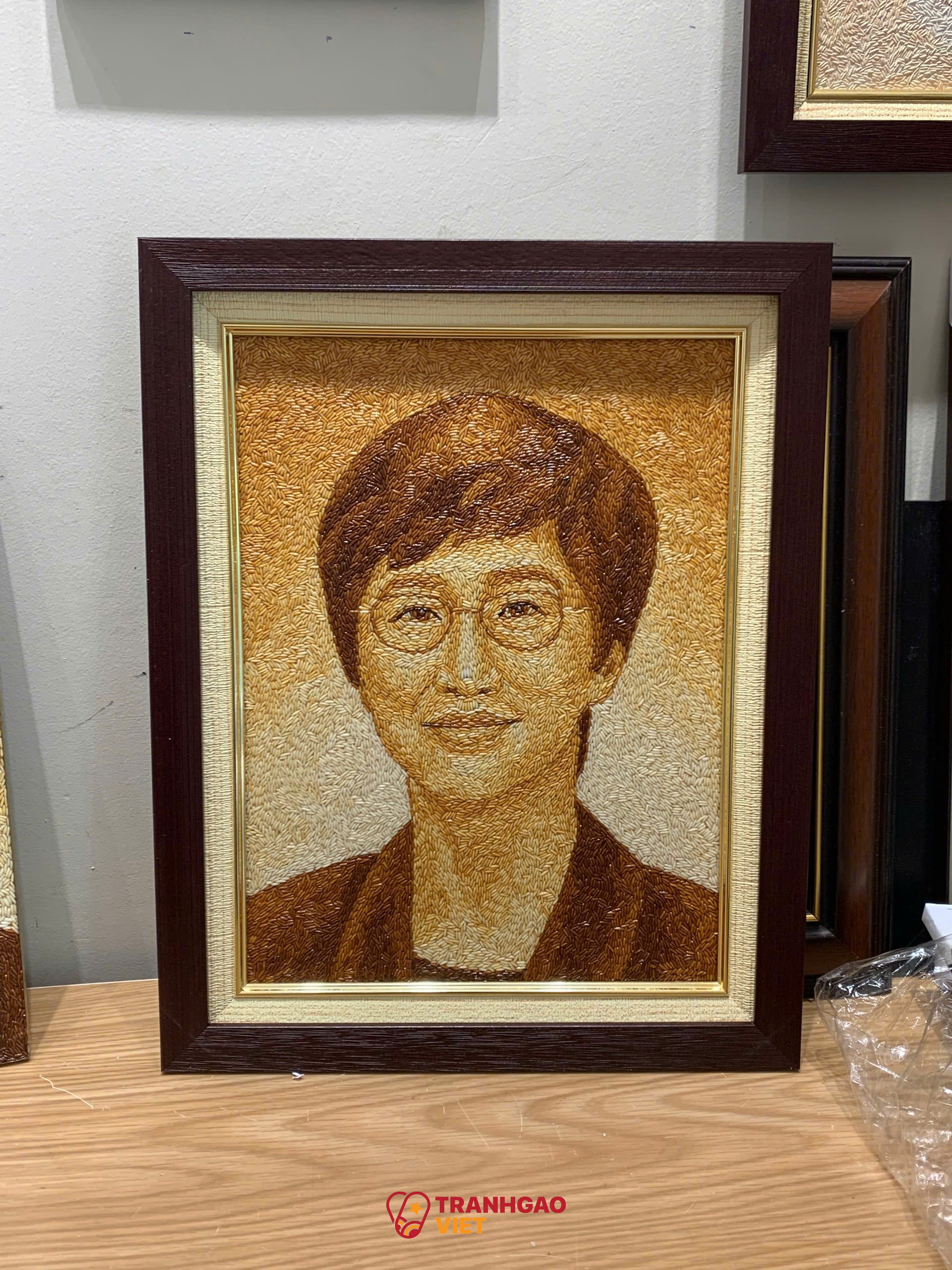 Tranh Gạo Chân Dung Nét Tự Nhiên Hình ảnh Tranh Gạo Chân Dung Nét Tự Nhiên - Ảnh thực tế sản phẩm Tranh Gạo