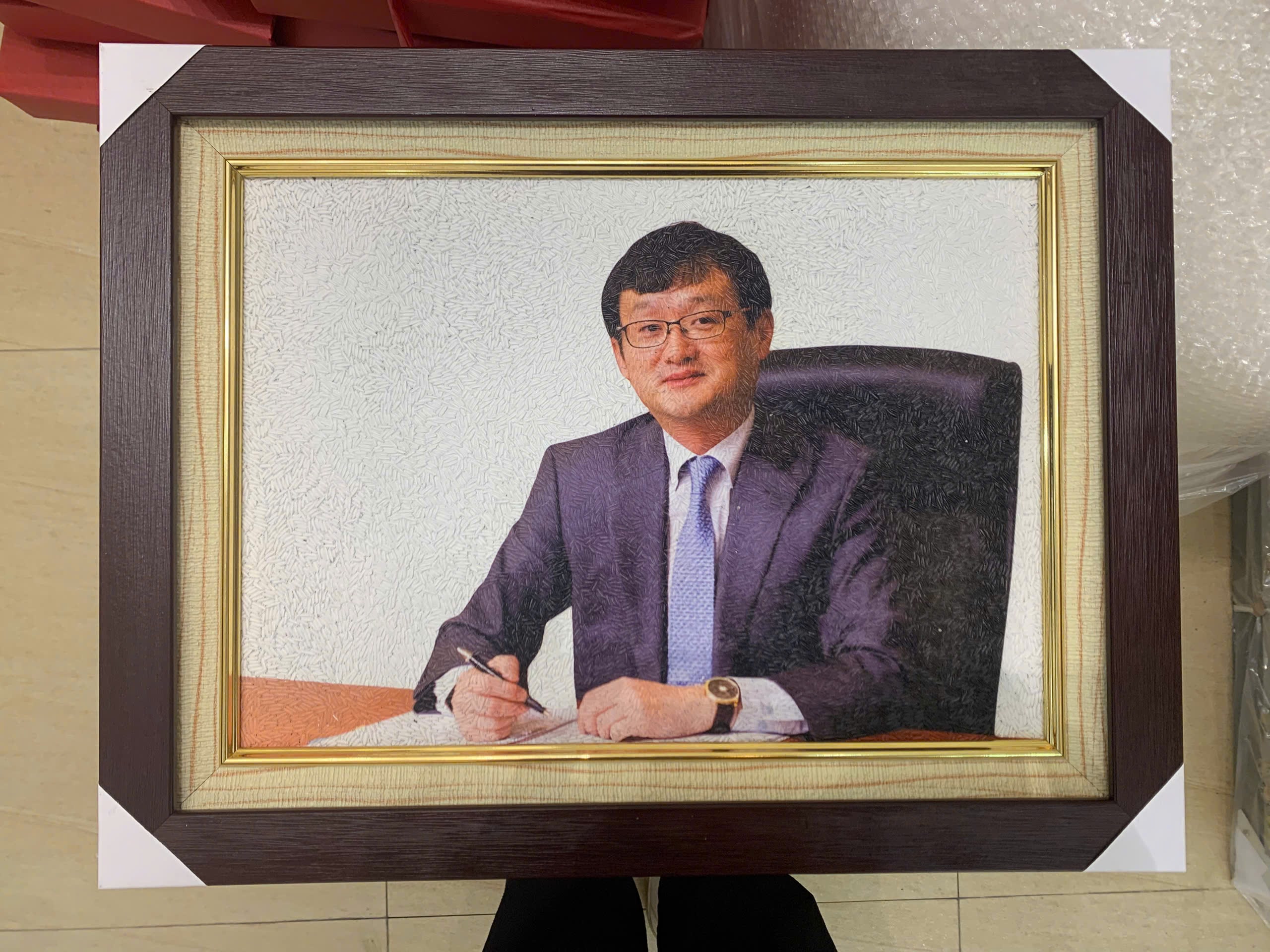 Tranh Gạo Màu Chân Dung Theo Yêu Cầu Hình ảnh Tranh Gạo Màu Chân Dung Theo Yêu Cầu - Ảnh thực tế sản phẩm Tranh Gạo