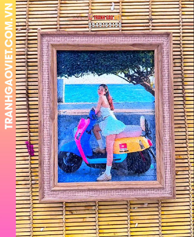 Tranh gạo màu Cô gái năng động