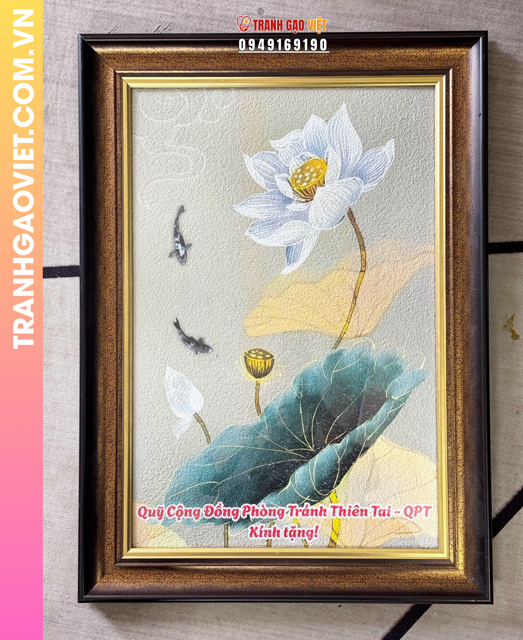 Tranh gạo Hoa Sen tặng Quỹ Phòng Chống Thiên Tai