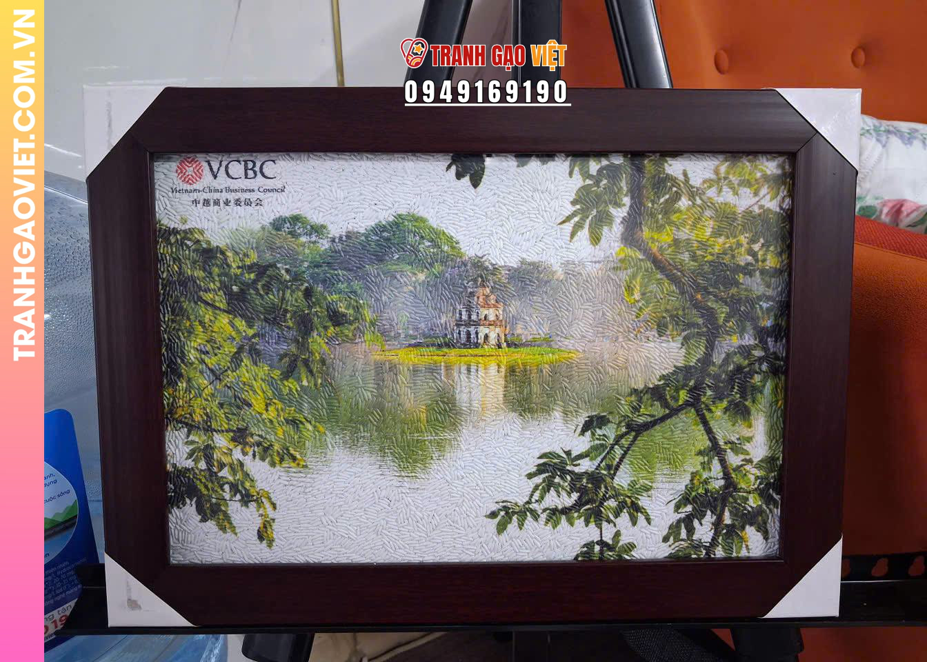 Tranh gạo Tháp Rùa ban mai của công ty VCBC kính tặng Hình ảnh Tranh gạo Tháp Rùa ban mai của công ty VCBC kính tặng - Ảnh thực tế sản phẩm Tranh Gạo