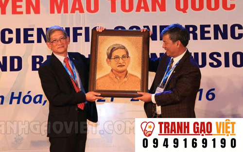 Tranh gạo chân dung khách hàng