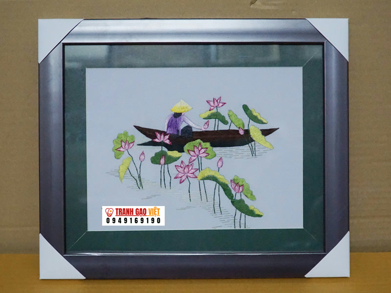 Cô gái hái sen Hình ảnh Cô gái hái sen - Ảnh thực tế sản phẩm Tranh Gạo