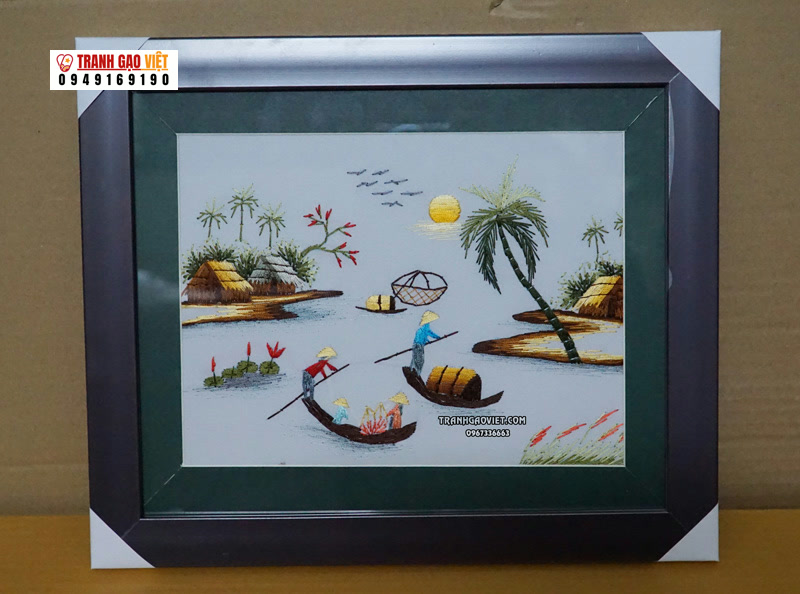 Tranh thêu chèo đò Hình ảnh Tranh thêu chèo đò - Ảnh thực tế sản phẩm Tranh Gạo
