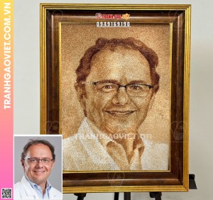Tranh gạo chân dung chuyên gia nước ngoài