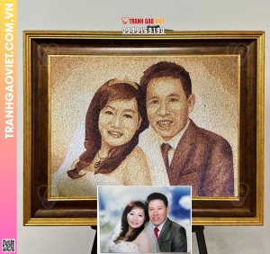 Tranh gạo chân dung kỷ niệm lễ cưới treo trong nhà