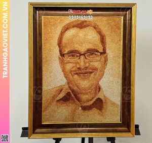 Tranh gạo chân dung quý ông với nụ cười đẹp