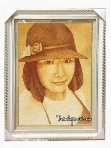 Tranh gạo chân dung cô gái