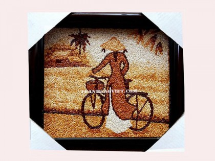 Thiếu nữ dắt xe đạp