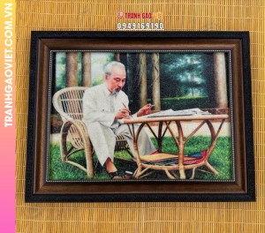 Tranh gạo Bác Hồ ngồi làm việc