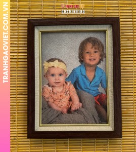 Tranh gạo cặp đôi em bé người Mỹ