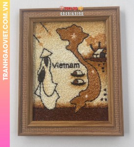 Tranh gạo cô gái áo dài và bản đồ Việt Nam đóng khung vàng