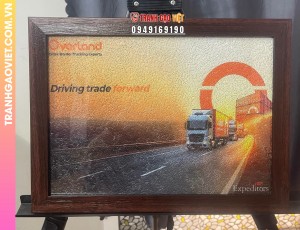 Tranh gạo logo công ty Overland từ đối tác chiến lược công ty Expeditors