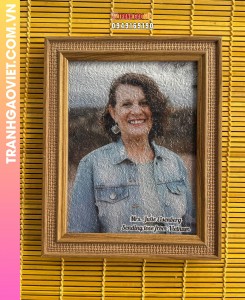 Tranh gạo màu Tặng khách nước ngoài