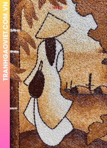 Tranh gạo Thiếu Nữ Việt và Bản Đồ Việt Nam bản dọc kích thước 40x50 cm