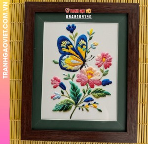 Tranh Thêu Bướm Và Hoa Sắc Màu Sinh Động