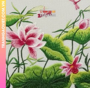 Tranh Thêu Hoa Sen Hồng Và Chuồn Chuồn Kim Cách Điệu