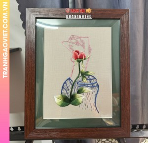 Tranh Thêu Phác Họa Cô Gái Và Hoa Hồng Nghệ Thuật