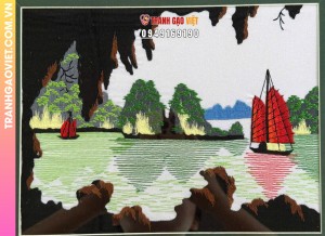 Tranh thêu tay phong cảnh Vịnh Hạ Long nhìn từ hang động