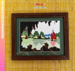 Tranh thêu tay phong cảnh Vịnh Hạ Long nhìn từ hang động