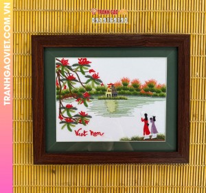 Tranh thêu tay Tháp Rùa Hồ Gươm và thiếu nữ áo dài bên hoa phượng