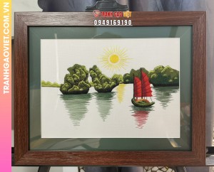 Tranh Thêu Vịnh Hạ Long Và Cánh Buồm Đỏ Thắm